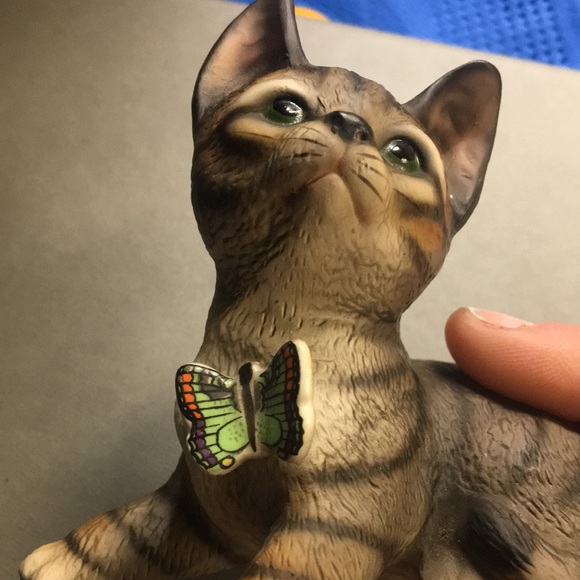 Harvey Knox Kingdom porcelain cat - Picture 5 of 7